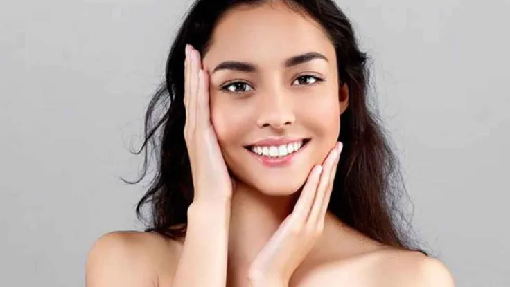 Best Skin Lightening Treatment Hospital in Trichy, Tamilnadu A woman with glowing skin who looks happy & has long hair after receiving skin-lightening treatment.