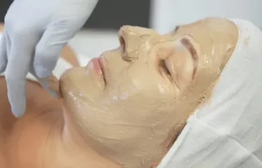 The sun's hormonal effects trigger the formation of brown spots and darken the skin with melanin.