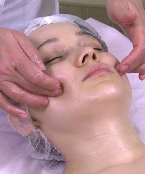 A hydrating serum calms, nourishes, and locks in moisture for a refreshed glow.